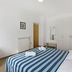 Cozy With Shared Pool Apartament Mazurija