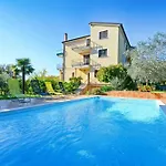 Cozy With Shared Pool Apartament
