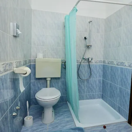 Apartman Cozy With Shared Pool Mazurija