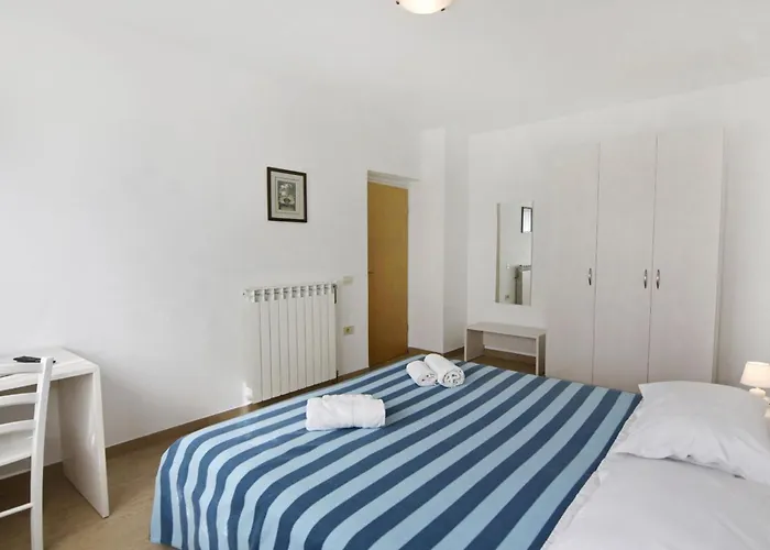 Cozy With Shared Pool Apartman Mazurija