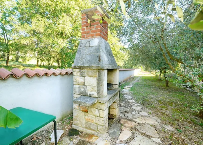 Cozy With Shared Pool Apartman *