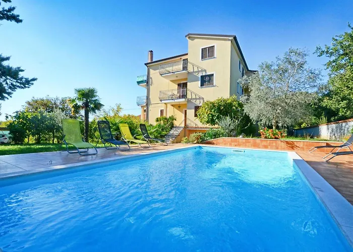 Cozy With Shared Pool Apartman