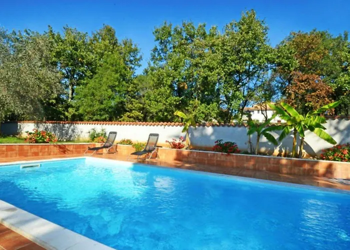 Cozy With Shared Pool Apartman *