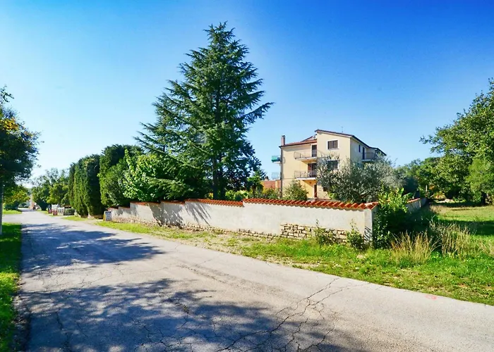 Cozy With Shared Pool *